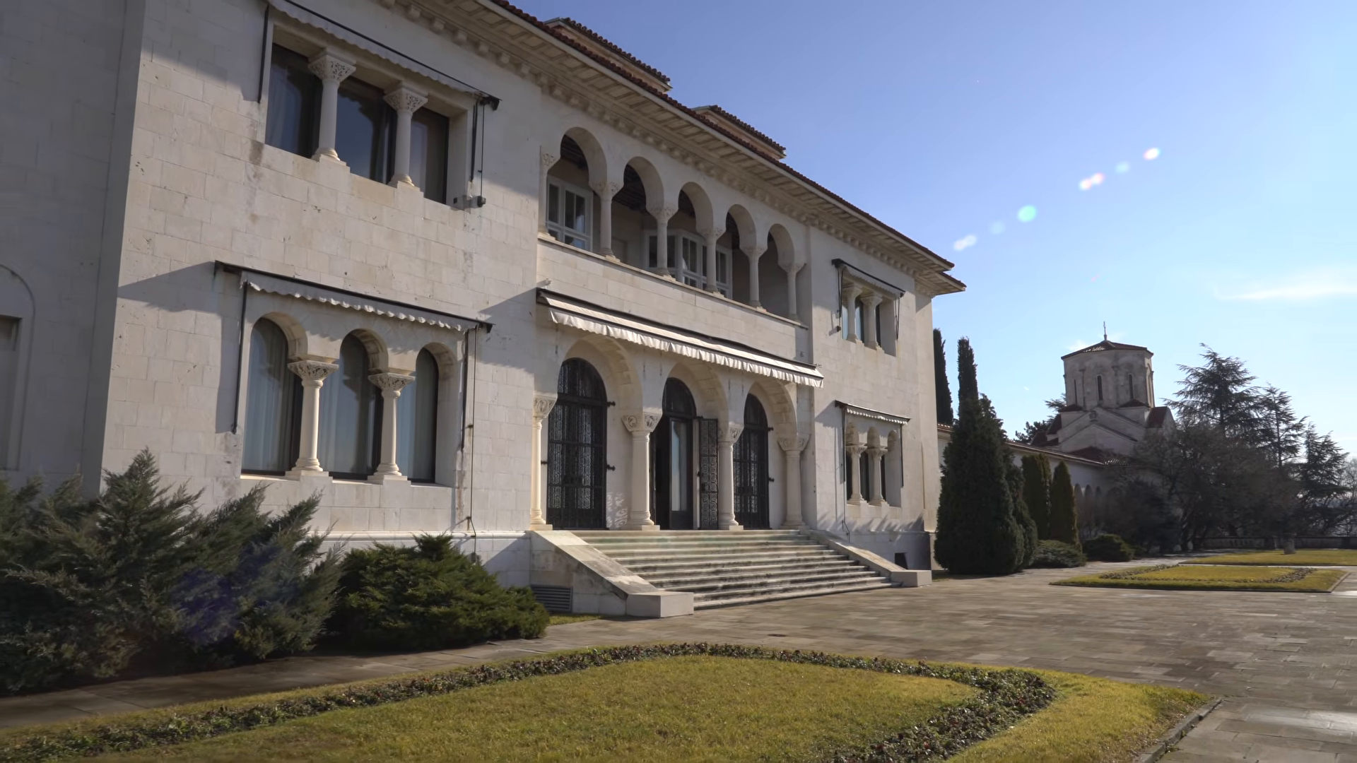 Boycie in Belgrade · Royal Palace